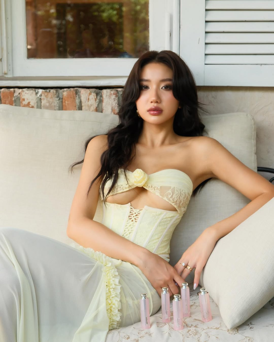 Cô nàng từng vướng phải tranh cãi với phong cách ăn mặc "ép chín" khi mới nổi tiếng.