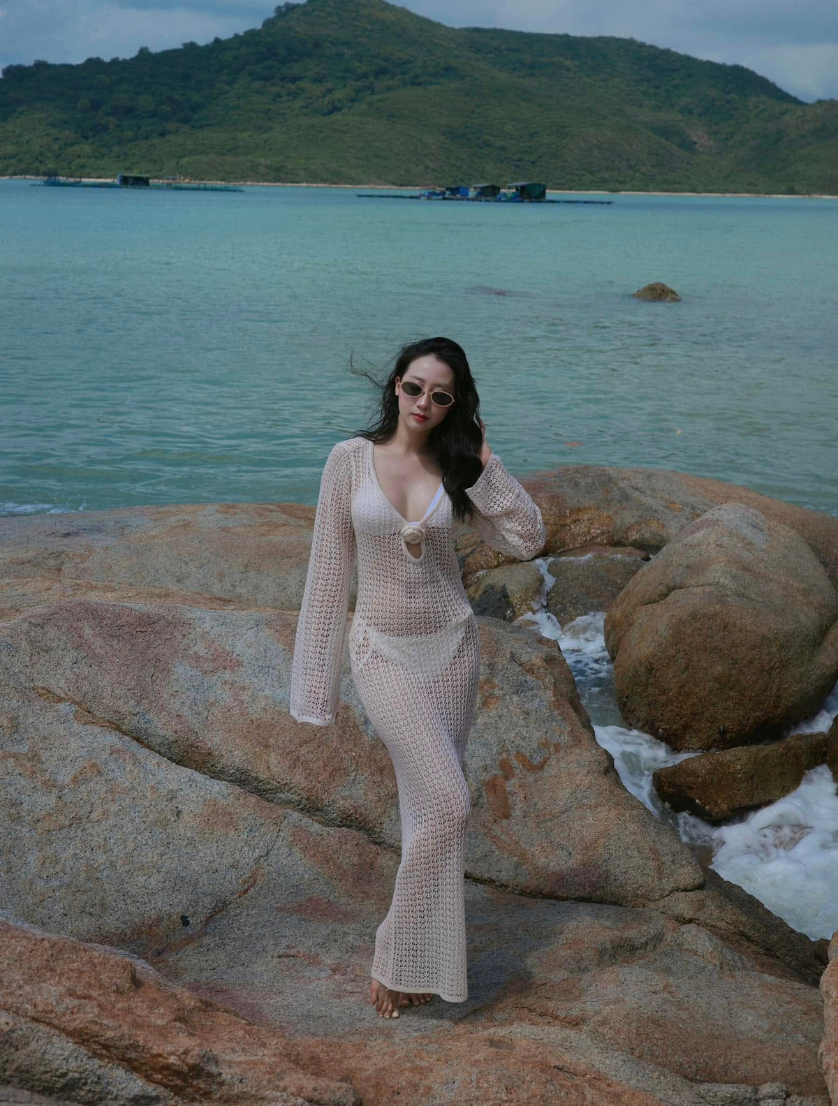 Kiều Ly Phạm (1992) là một trong những hot girl thuộc "hội phú bà" tại Hà Nội. Dù không hoạt động nghệ thuật nhưng cô nàng vẫn nhận được nhiều sự quan tâm của netizen mỗi lần dăng ảnh trên mạng xã hội.