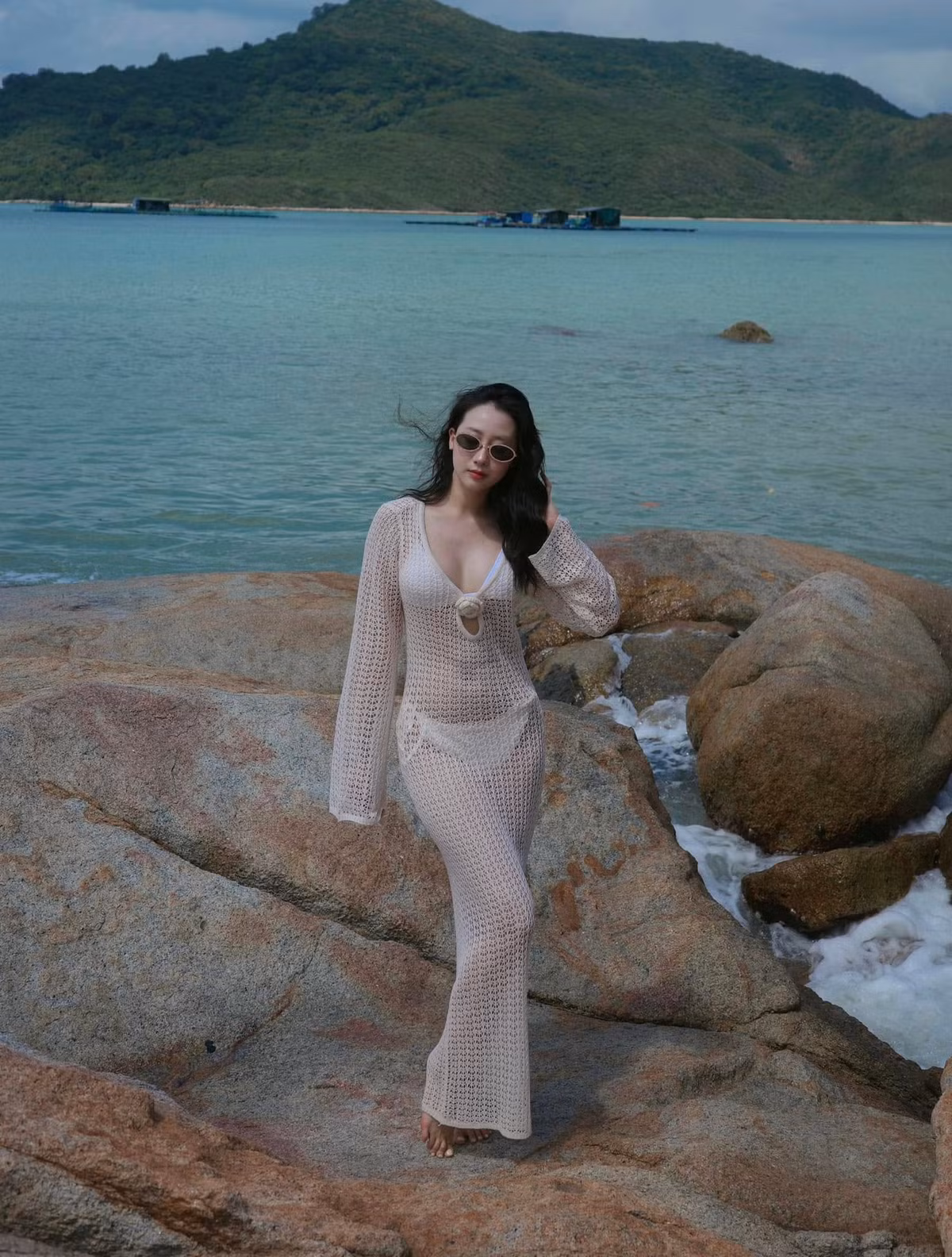 Kiều Ly Phạm (1992) là một trong những hot girl thuộc "hội phú bà" tại Hà Nội. Dù không hoạt động nghệ thuật nhưng cô nàng vẫn nhận được nhiều sự quan tâm của netizen mỗi lần dăng ảnh trên mạng xã hội.