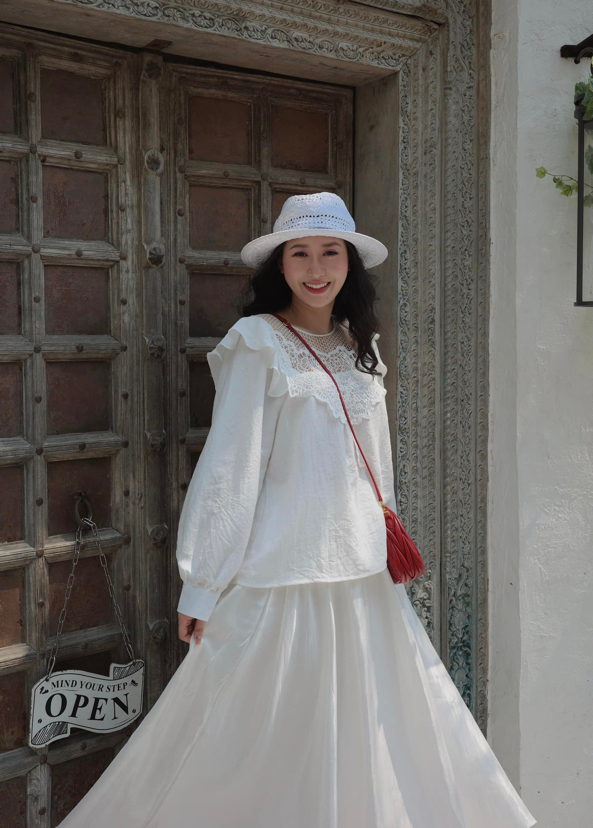 Kiều Ly nổi tiếng hơn khi tham gia chương trình hẹn hò nổi tiếng "Người ấy là ai" mùa 3 (năm 2020) và có màn ghép đôi ấn tượng với chàng bộ đội Nhật Linh.