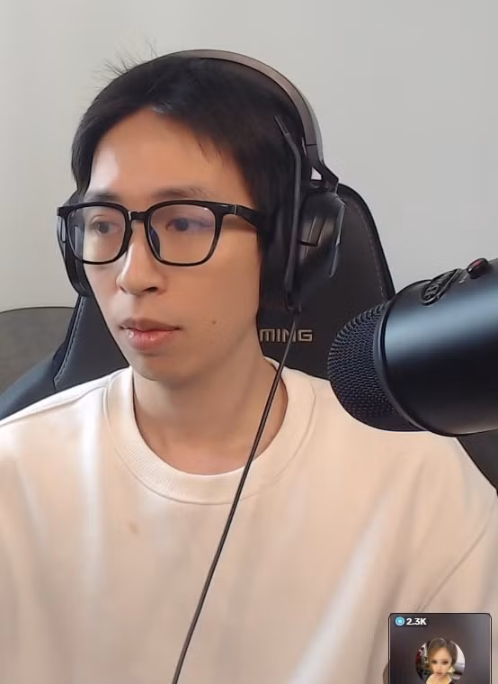 Đáp lại buổi livestreame của Ngọc Kem, khoảng 0h30 ngày 21/3, ViruSs thực hiện buổi livestream gần 30 phút, thu hút khoảng 100.000 lượt xem. Anh phủ nhận việc ngoại tình, cho biết việc dẫn nhiều người về nhà chỉ để nói chuyện, không phải để yêu đương. Anh cũng khẳng định trong quá trình yêu nhau, anh toàn tâm toàn ý và công khai mối quan hệ trên mạng xã hội.