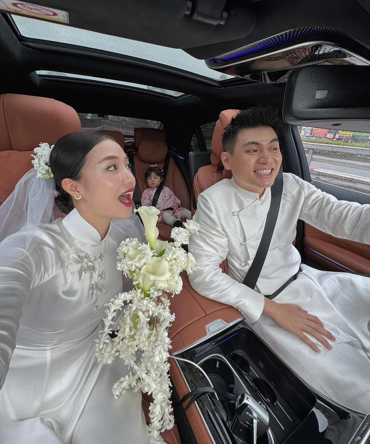 Hành trình từ tình bạn đến tình yêu và hôn nhân của Salim và Hải Long là minh chứng cho thấy sự kiên trì, thấu hiểu và chân thành có thể tạo nên một mối quan hệ bền vững và hạnh phúc. Câu chuyện của họ đã truyền cảm hứng cho nhiều người về một tình yêu đẹp và viên mãn.