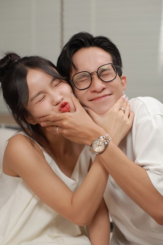 Sau hai năm hôn nhân, đến hiện tại cặp đôi Tizi Đích Lép vẫn chưa có con chung. Trong một chia sẻ, Quang Minh muốn đạt mục tiêu lớn trong sự nghiệp kinh doanh trước khi về hưu sớm, dành toàn bộ thời gian cho vợ con.