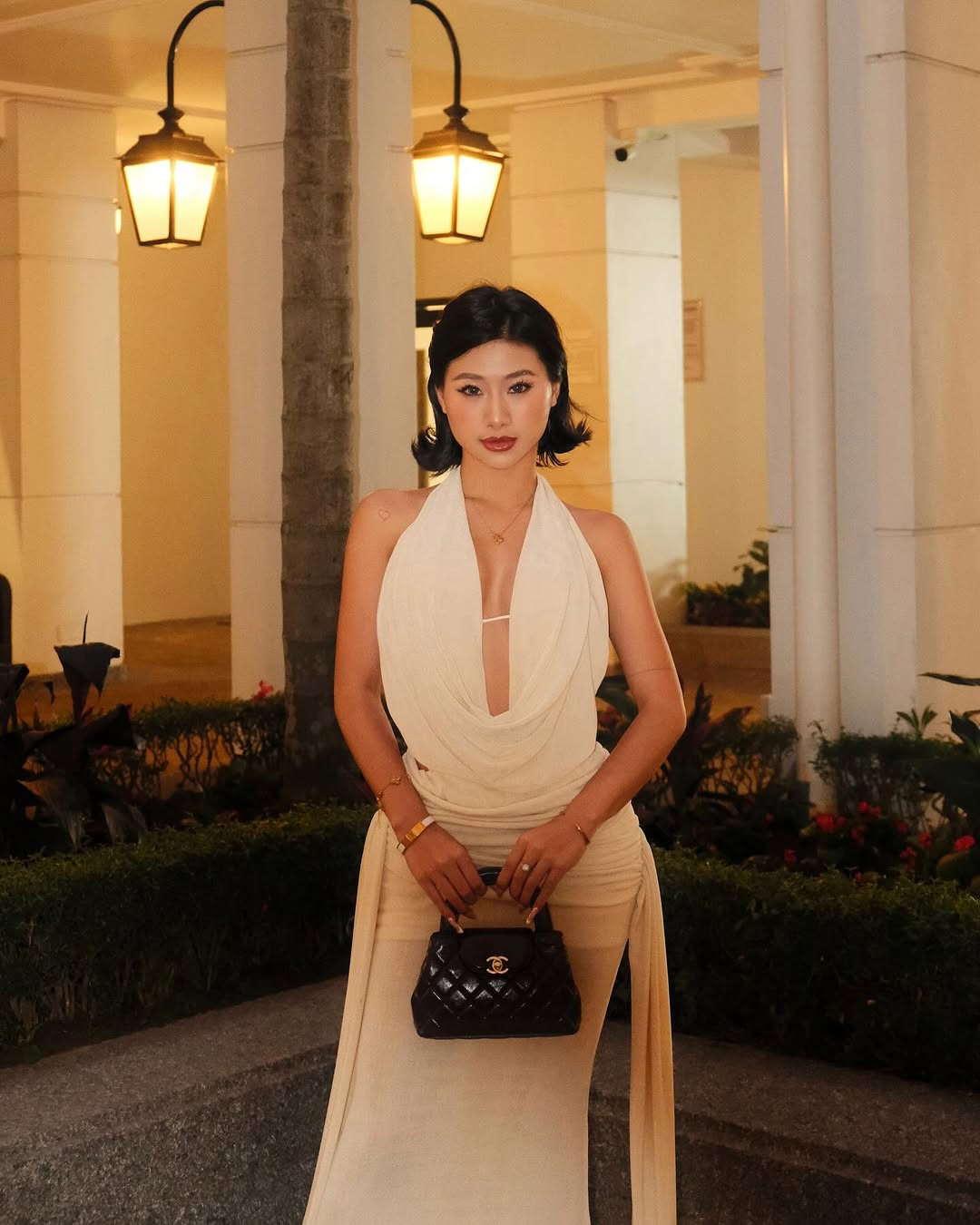 Vốn là một cái tên khá hot vào thời điểm mới giải nghệ và lấn sân sang lĩnh vực Tiktok, thế nhưng ở thời điểm hiện tại, Louis Phạm (Phạm Như Phương) không còn nhận được nhiều sự quan tâm, ưu ái từ người hâm mộ. Sau loạt phốt liên tiếp, mỗi bức ảnh cô nàng đăng tải vẫn nhận về sự chú ý nhất định, thế nhưng có khá nhiều ý kiến tiêu cực.