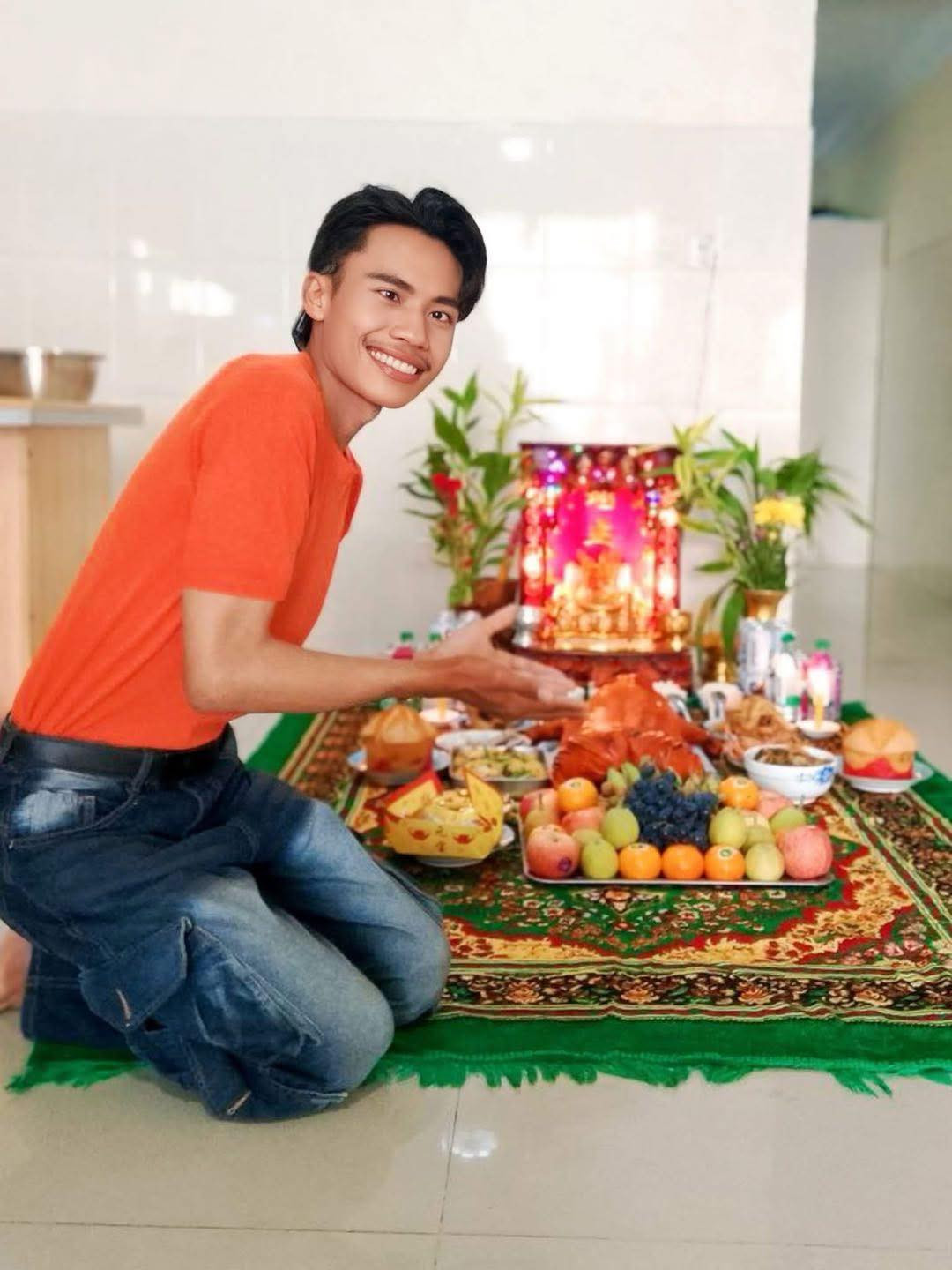 Trên các diễn đàn mạng không chỉ Việt Nam mà còn nhiều nước Đông Nam Á, nhiều ý kiến xoay quanh anh chàng này được bàn tán rôm rả, nhiều người cho rằng anh chàng không đủ tiêu chuẩn để tham gia cuộc thi nam vương: "Trông anh này cứ tếu tếu, hài hài sao í", "phong cách ông anh này độc lạ quá nhỉ", "anh này nên chỉn chu hơn với ngoại hình của mình trước khi tham gia thi thố mới đúng, đầu tư vào cách ăn mặc, ngoại hình mới thể hiện sự nghiêm túc, chứ nhìn hơi xuề xòa nha".