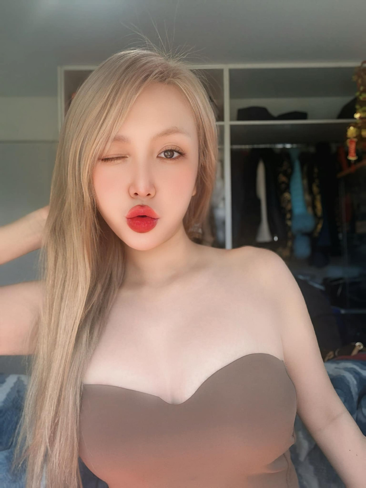 Không thể phủ nhận, dù đã trở thành mẹ hai con nhưng Thảo Bebe vẫn duy trì được vóc dáng đáng mơ ước cùng phong cách thời trang gợi cảm.