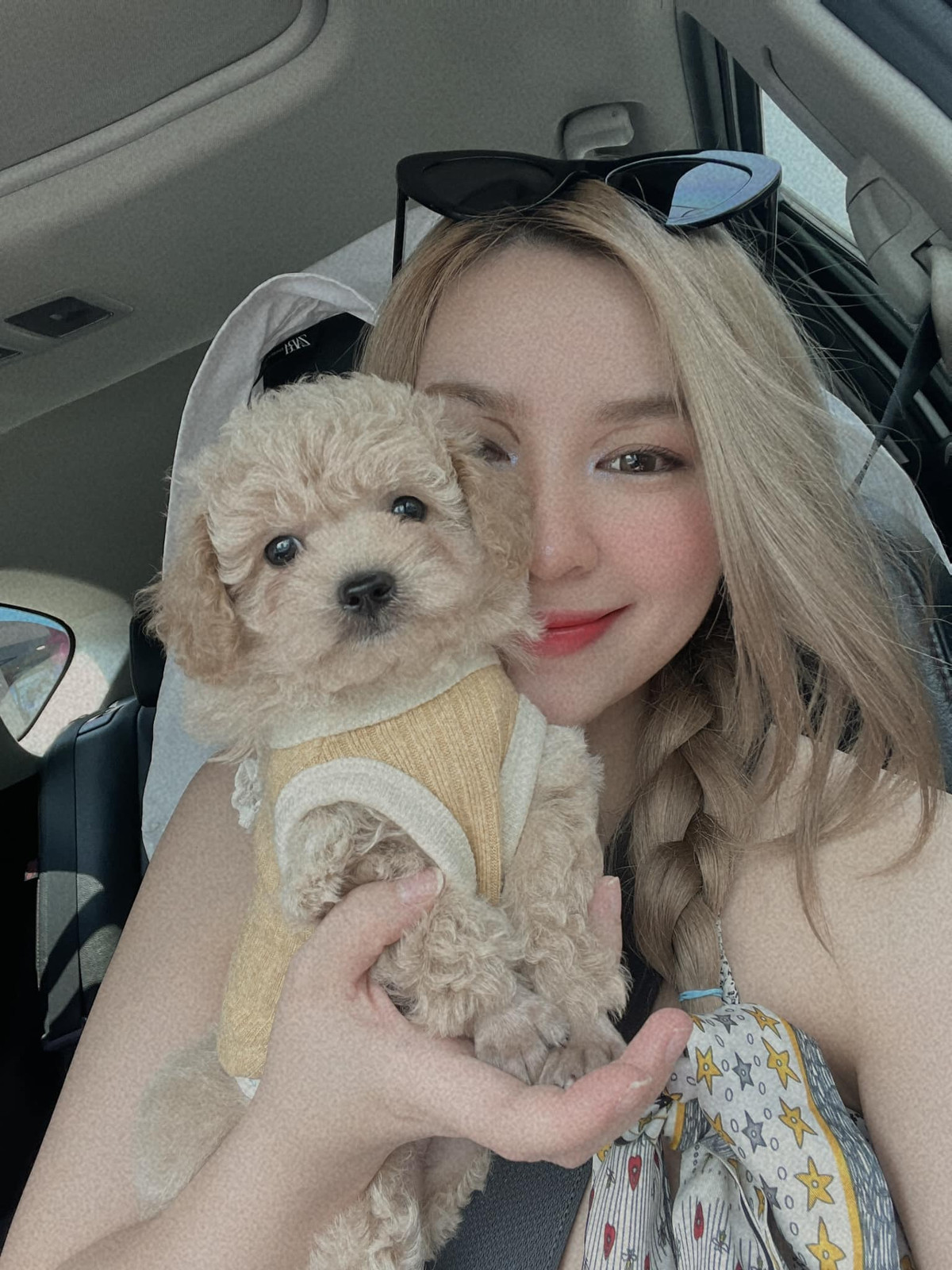 Ngoài nuôi các giống chó săn, cô cũng sở hữu các giống mèo quý hiếm như Serval và Savannah - những loài có giá trị lên đến hàng chục nghìn USD và yêu cầu môi trường sống đặc biệt.