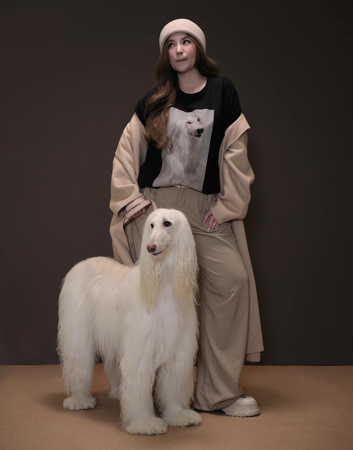 Loạt ảnh Trang Hà tạo dáng cùng với chó cưng của mình khiến nhiều người phải xuýt xoa.