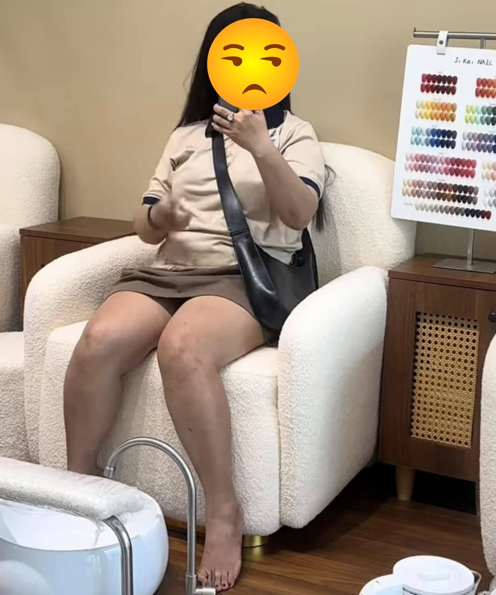 Điều đáng nói là vị khách này liên tục nhắc lại cô là một Tiktoker nổi tiếng, có nhiều người theo dõi. Có vẻ như vị nữ khách hàng này muốn dùng những con số "follow" lớn để dọa dẫm, buộc chủ tiệm nail phải làm theo ý mình.