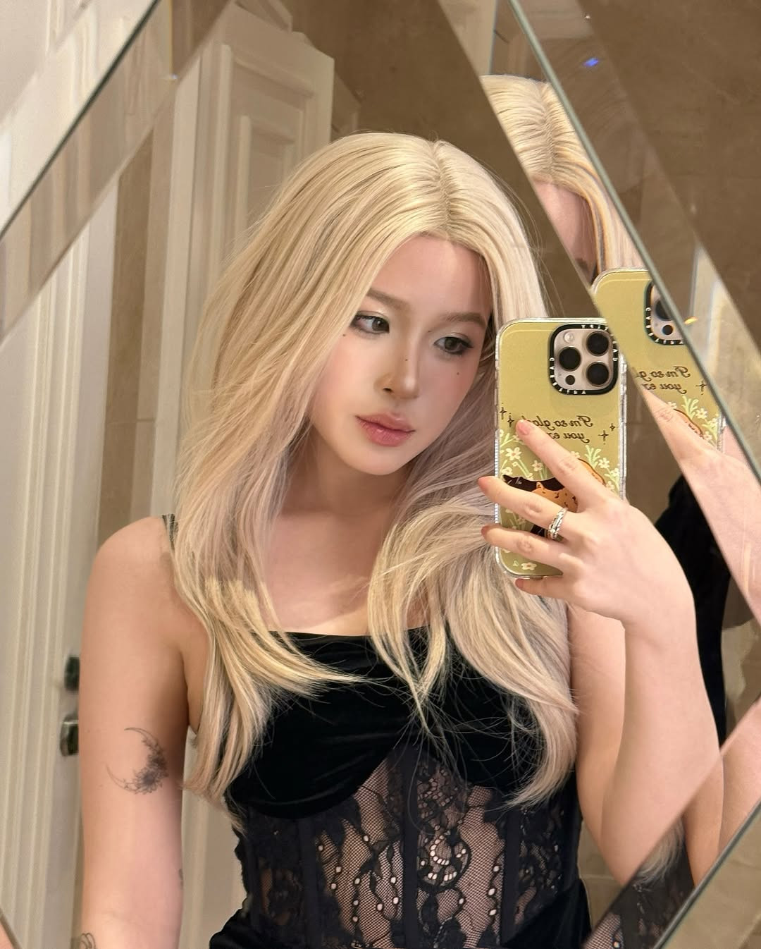 Là ái nữ của gia đình siêu giàu có, cô bạn thường xuyên chia sẻ những buổi shopping, ăn uống vài chục triệu đồng như hiển nhiên, đáng ngưỡng mộ hơn là nữ TikToker đã tự lập và tiêu tiền mình tự kiếm từ sớm.