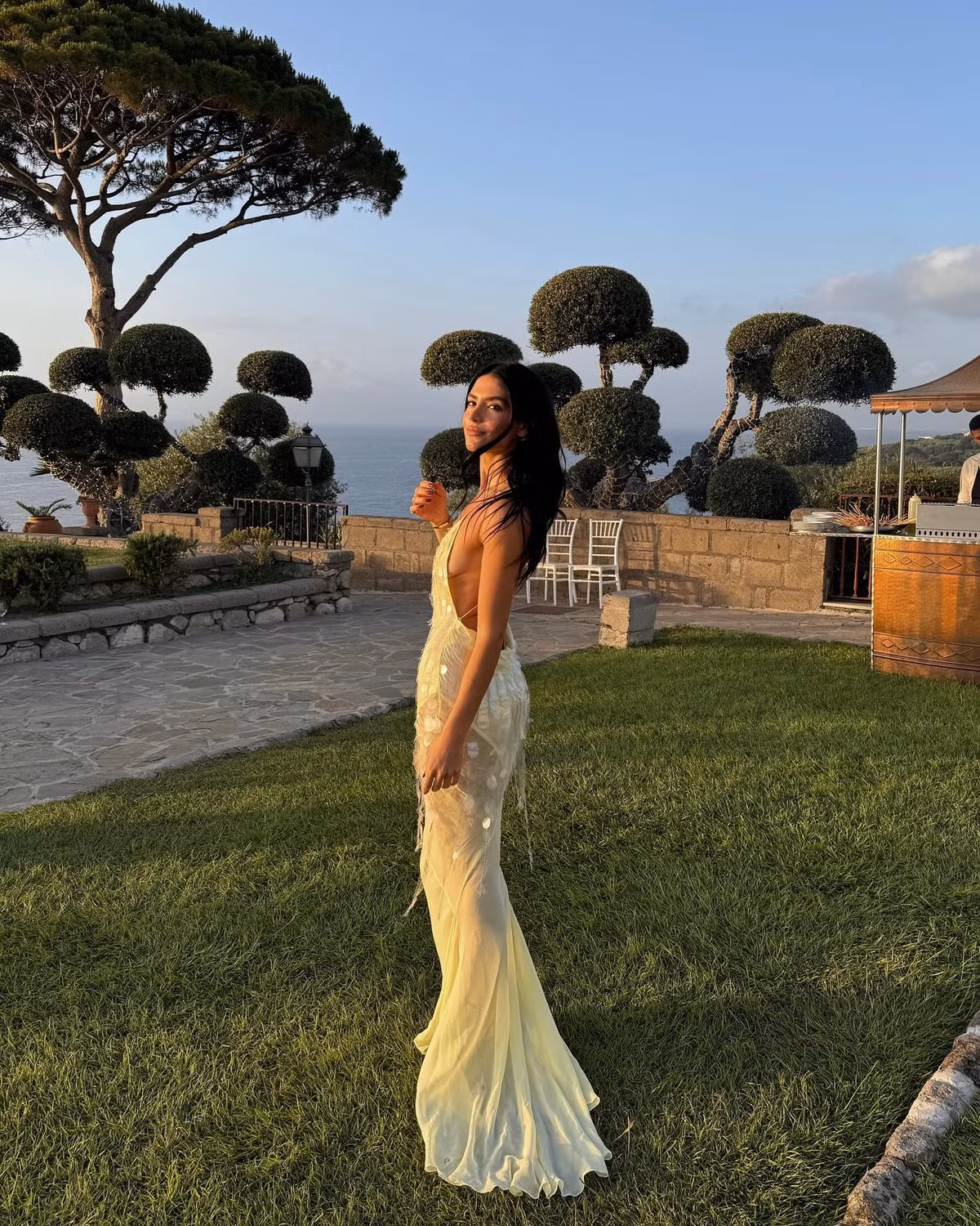 Người đẹp quá quen với việc diện những bộ đồ ít vải, nếu không muốn nói đó là sở thích của bản thân.