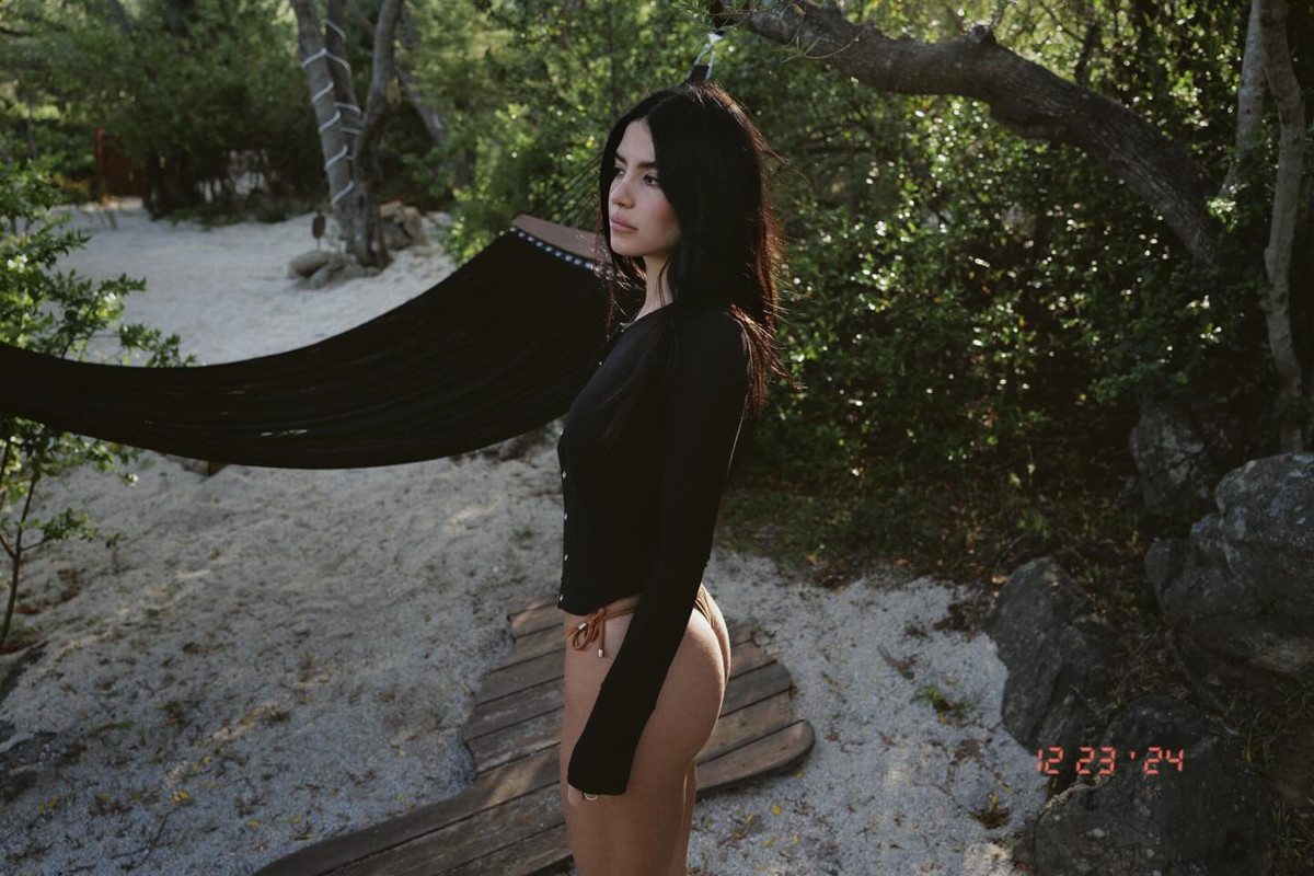 Sau khi chia tay ngôi sao bóng đá người Mexico, Sarah Kohan tập trung vào công việc người mẫu và phát triển thương hiệu cá nhân.