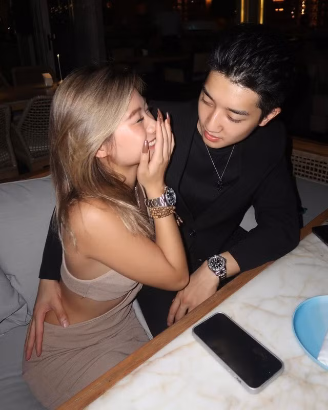 Tuy vậy, động thái xóa/ẩn toàn bộ ảnh chụp chung làm dấy lên nghi vấn cặp đôi đã chia tay.