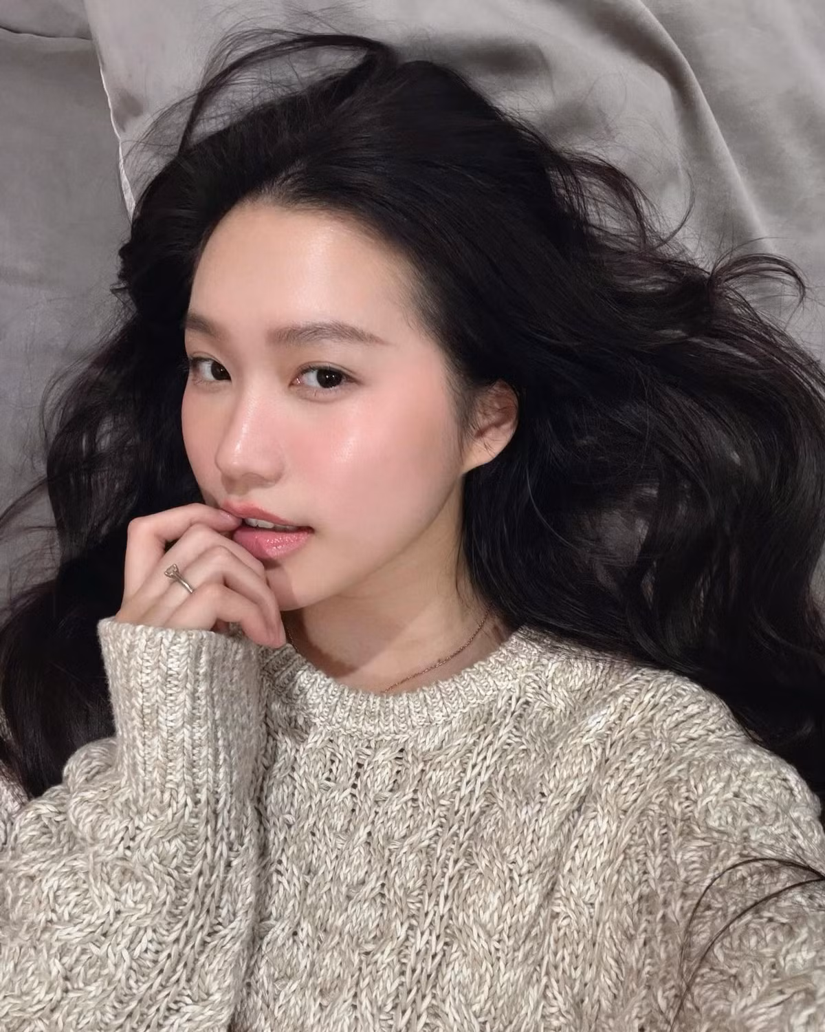 Trong những lần đi nước ngoài điều trị, Doãn Hải My luôn là người đồng hành cùng ông xã.