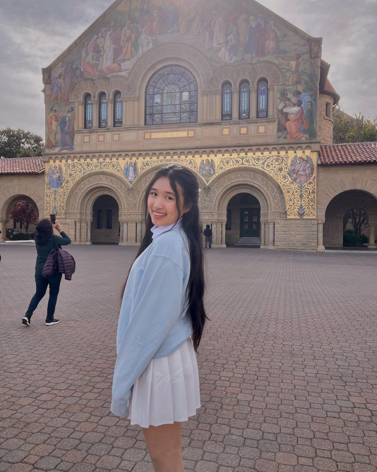 Jenny Huỳnh là tấm gương được nhiều bạn nhỏ noi theo khi cô nàng có khả năng kiếm tiền khủng từ nhỏ, thế nhưng lại sở hữu tính cách vui vẻ, thân thiện và cuộc sống vô cùng giản dị.