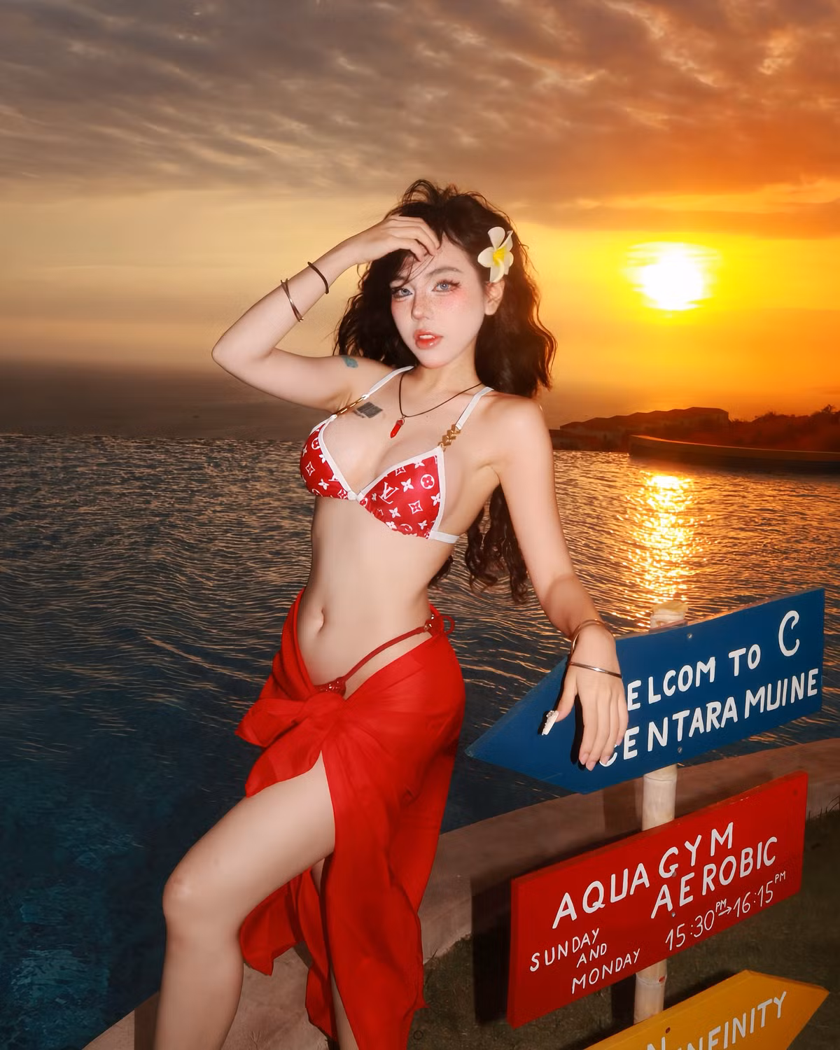 Với sắc vóc và gu thời trang ấn tượng, cô nàng được rất nhiều nhãn hàng mời làm mẫu ảnh.