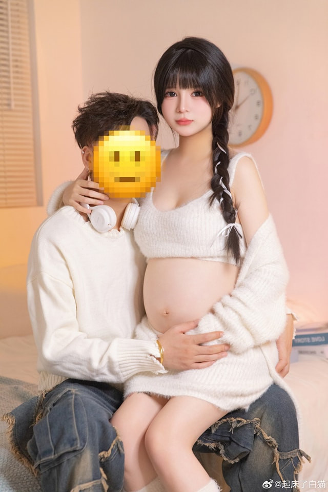 Bên cạnh đó việc bà bầu thể hiện sự tự tin với cơ thể của mình là điều đáng ủng hộ, chính thế nàng hot girl này vẫn muốn thể hiện sự quyến rũ trong những bức ảnh bầu là điều bình thường và đáng được tôn trọng.