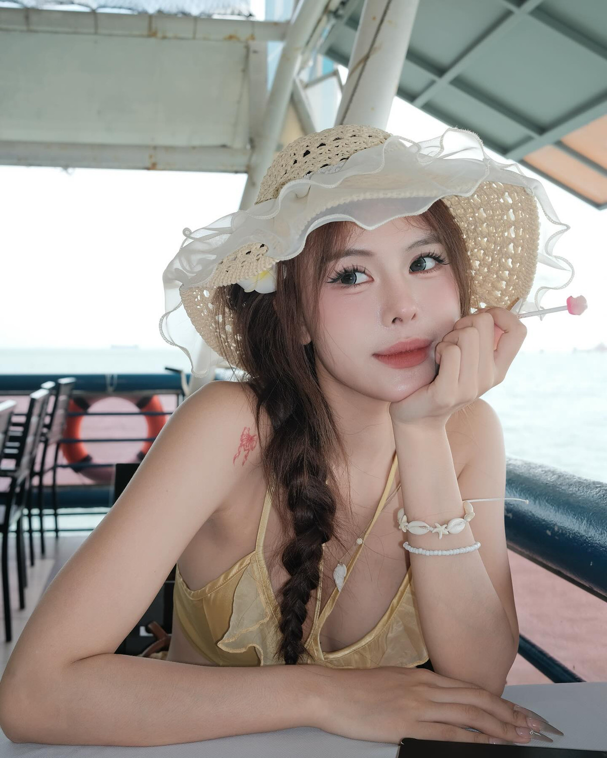 Là một trong những gương mặt nổi bật trên TikTok, Ngân Hà không chỉ gây ấn tượng với ngoại hình xinh đẹp mà còn bởi phong cách trẻ trung, hiện đại.