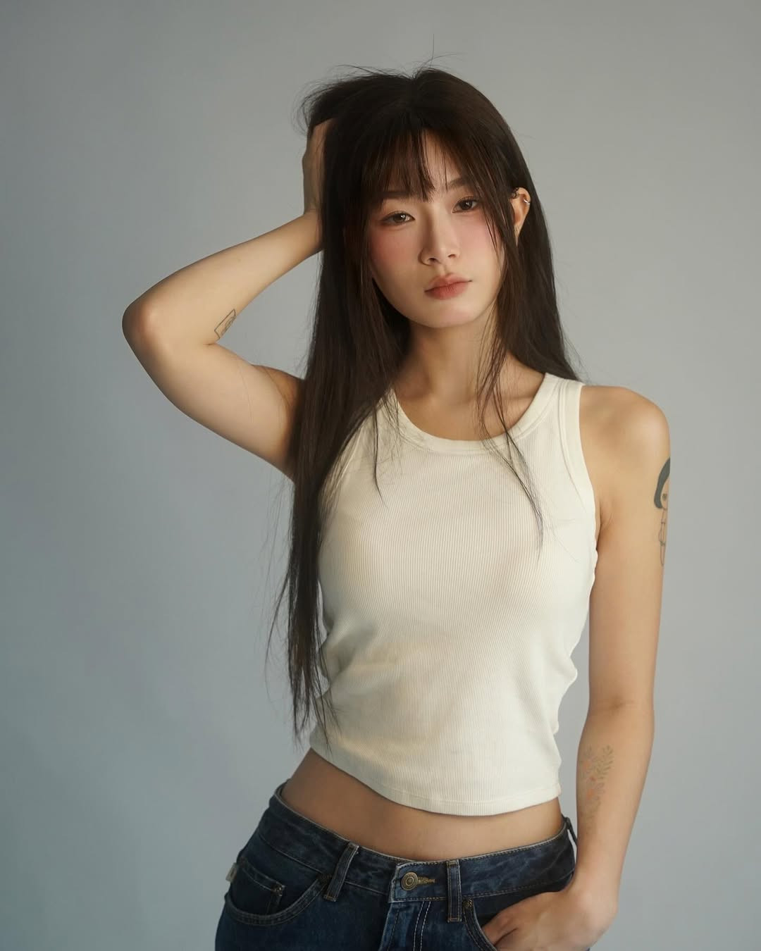 Thạch Trang (tên thật Thạch Nguyễn Phương Trang, SN 1998, Hà Nội) là du học sinh Đức, theo học chuyên ngành Truyền thông. Cô được nhiều người ưu ái gọi là "hot girl du học".