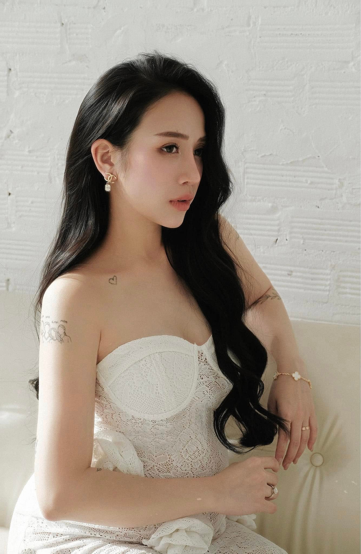 Joyce Phạm kết hôn với Tâm Nguyễn vào năm 2019 và đến nay đã có ba nhóc tỳ đáng yêu.