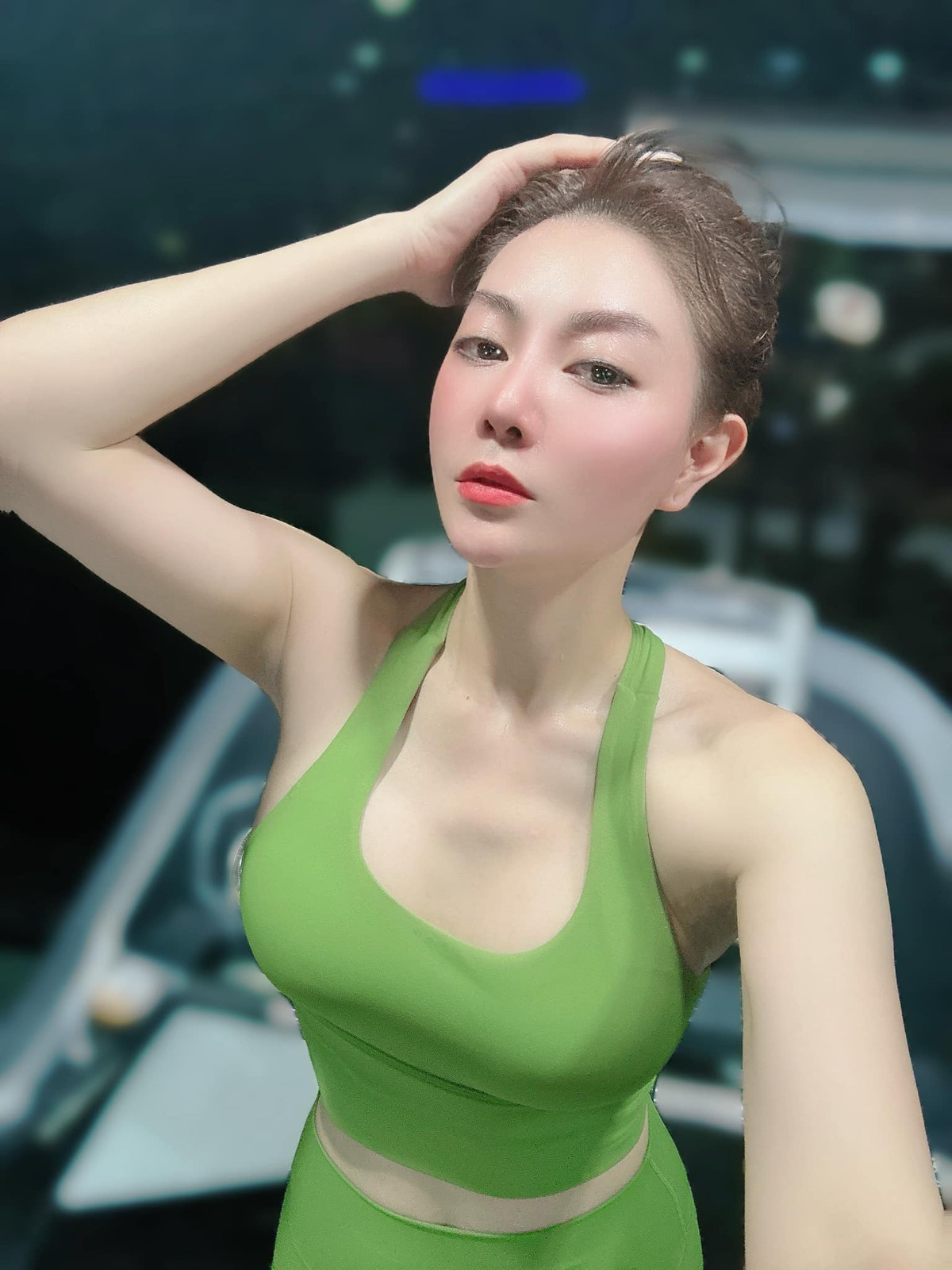 Không chỉ nổi bật với nhan sắc rạng rỡ, Thanh Hương còn gây ấn tượng bởi phong cách sống tích cực. Cô thường xuyên cập nhật hình ảnh đời thường, công việc lên mạng xã hội.