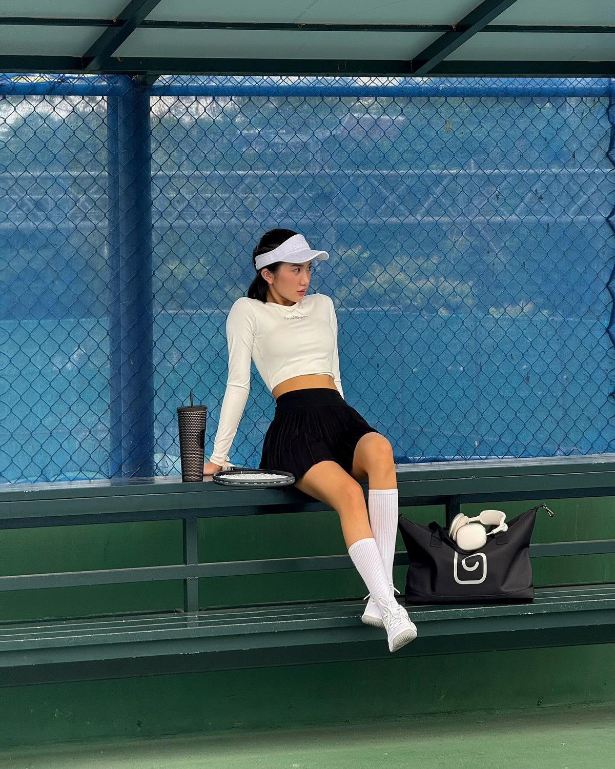 Ngay khi bộ ảnh được đăng tải, cư dân mạng đã dành nhiều lời khen cho nhan sắc và thần thái ngày càng thăng hạng của Huyền 2k4: " Cổ đẹp quá", "Slay quá mom ơi".