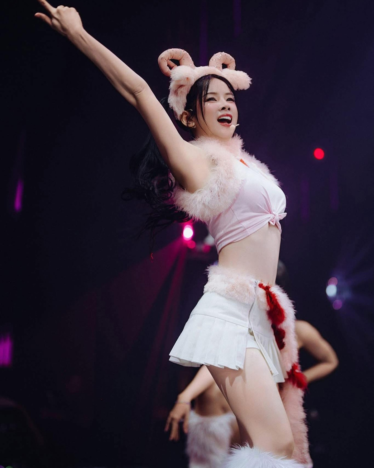 Cô nàng sinh năm 1995 từng đoạt quán quân cuộc thi DJ Star năm 2015 và từ đó ghi dấu ấn mạnh mẽ trong làng nhạc điện tử Việt Nam.