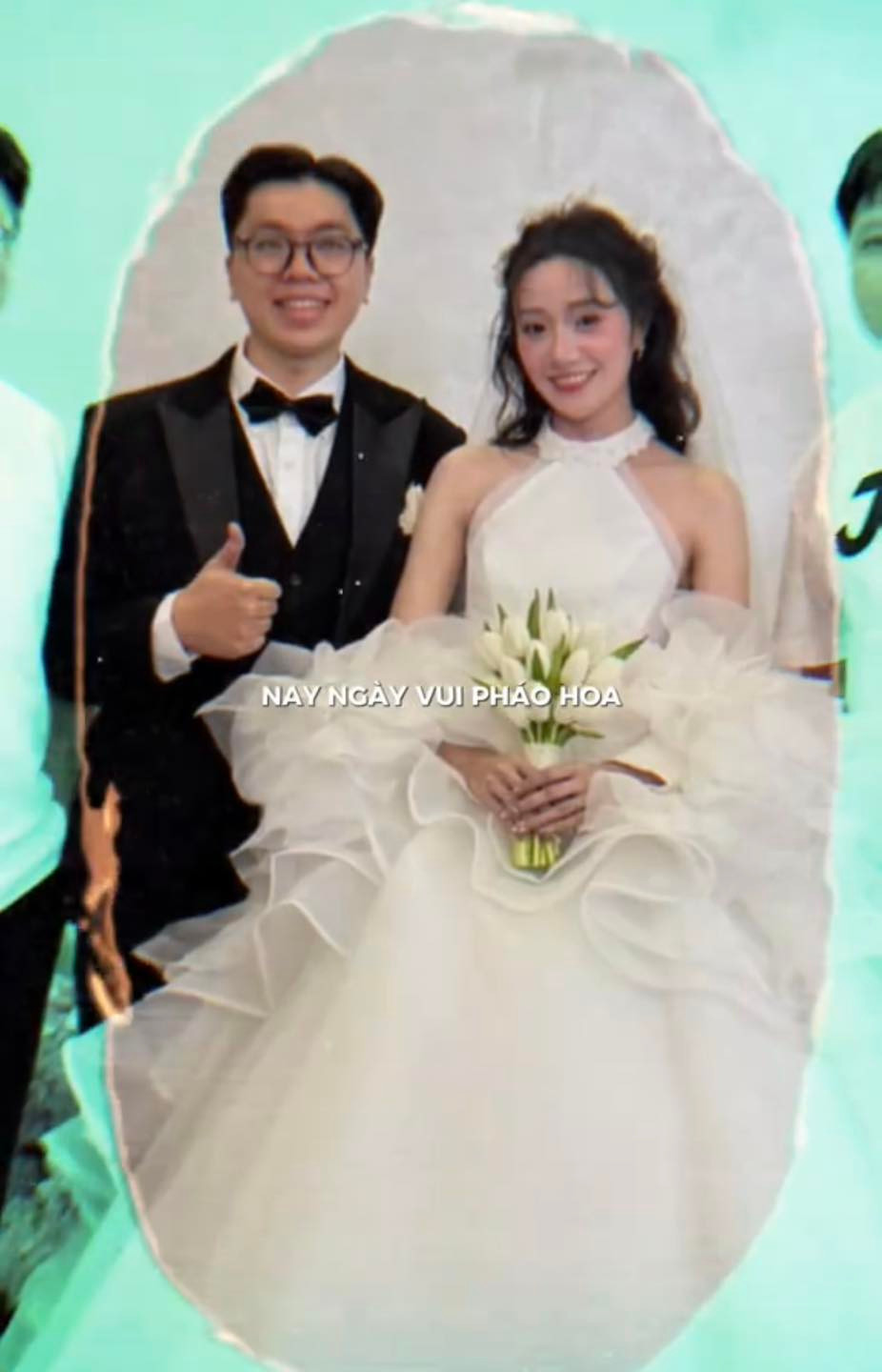 Một trong những thông tin đang khiến nhiều cánh mày râu cảm thấy "tiếc nuối" nhất là nàng Tiktoker được mệnh danh "vợ quốc dân" Đào Lê Phương Hoa đã lên xe hoa về nhà chồng. Hình ảnh trong đám cưới của cô nàng được một số bạn bè đăng tải lên mạng xã hội ngay lập tức thu hút sự chú ý.