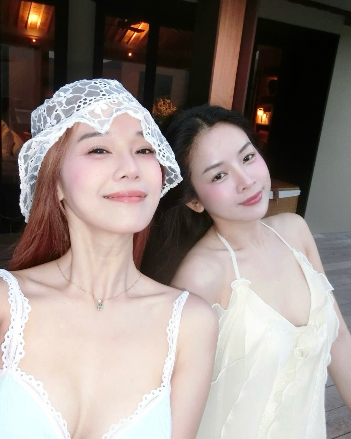 DJ Mie xuất hiện rạng ngời trong thiết kế váy hai dây.