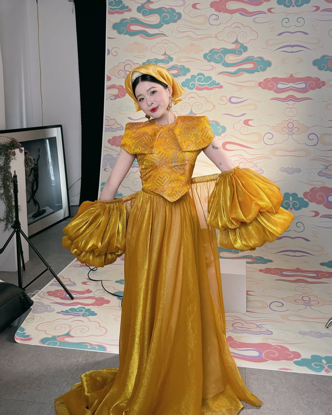 Bên cạnh đó, nhiều người nổi tiếng, Tiktoker khác cũng nhanh chóng đu trend, nhận về rất nhiều sự chú ý.