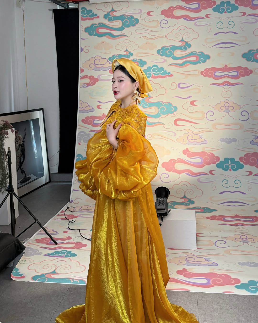 Mới đây, hot girl Chao đã khiến cộng đồng mạng "đứng ngồi không yên" khi tung loạt ảnh mới đầy ấn tượng theo trào lưu Bắc Bling. Cô bạn vô cùng chỉn chu trong việc lựa chọn trang phục cũng như background.