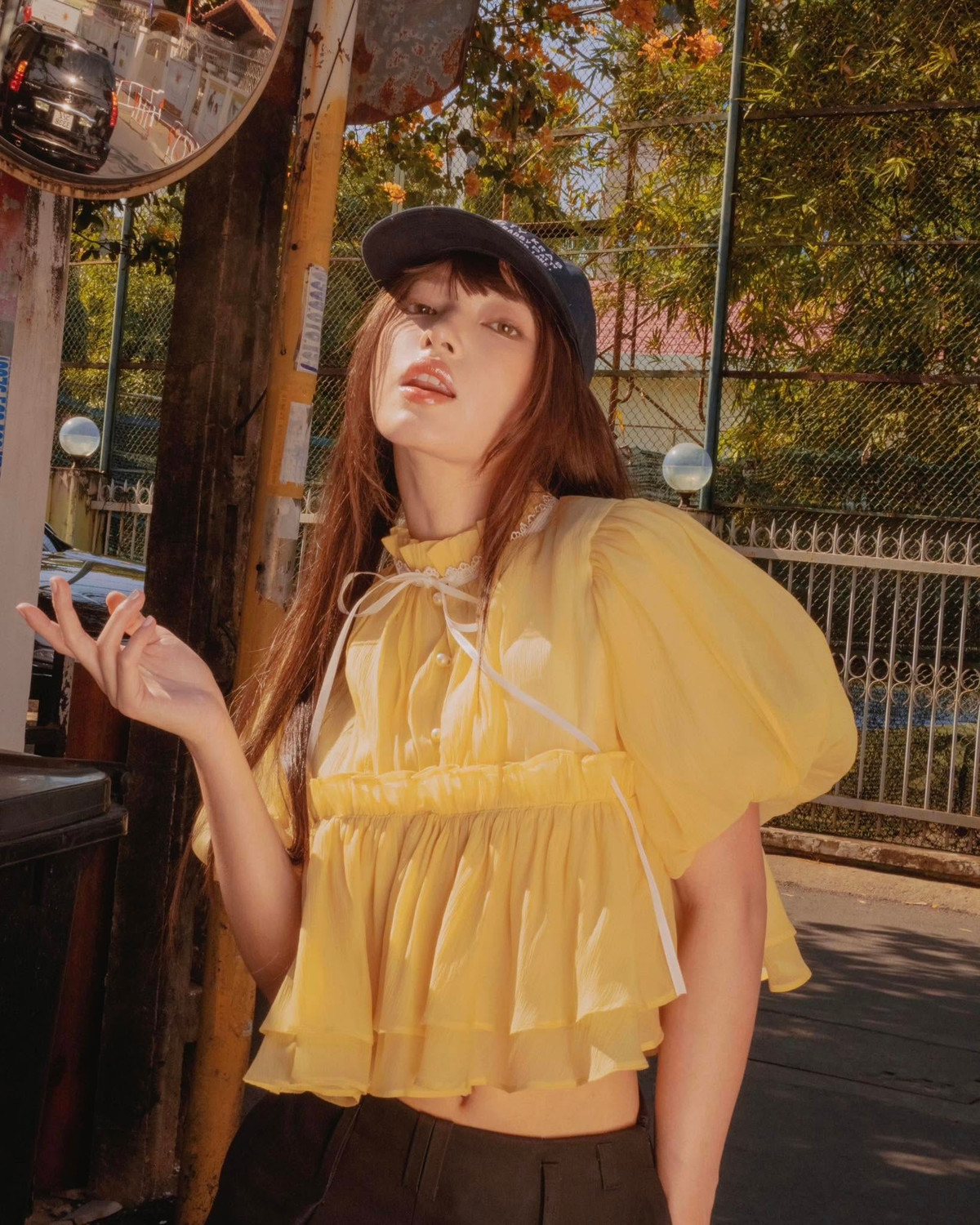 Cô nàng được mệnh danh là "tắc kè hoa" của làng thời trang Việt với những màn phối đồ cực ấn tượng.