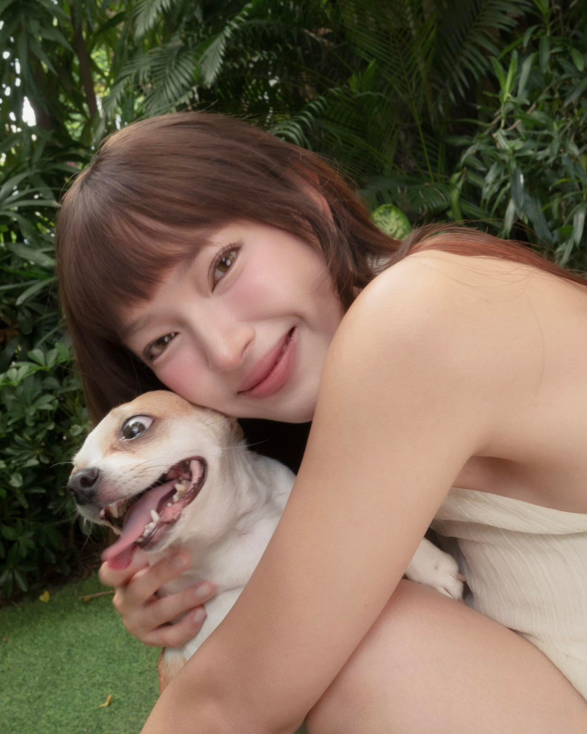 Nhiều khán giả bày tỏ yêu thích với màn hóa thân của Châu Bùi: "Mê quá, bỏ xa bản gốc trong phim nha", "xinh yêu quá", "chị đẹp quá chị ơi", "công chúa của lòng em".