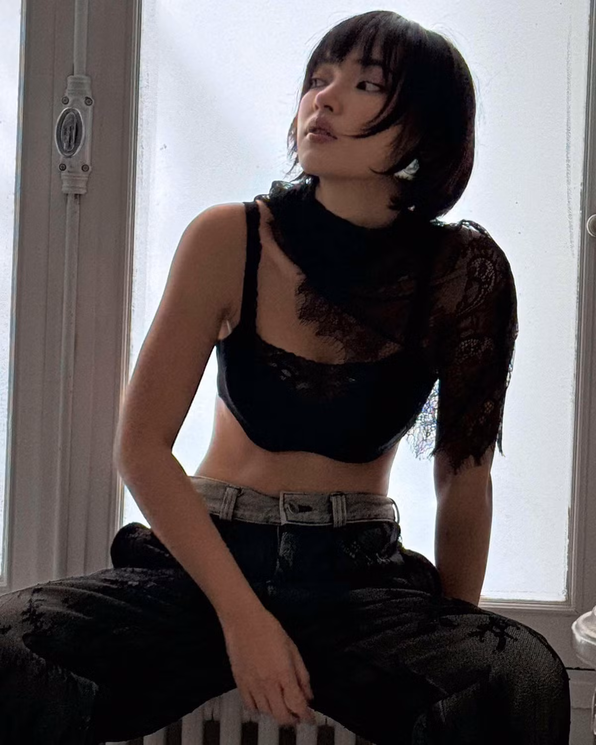 Cô nàng hiện có mối quan hệ tình cảm với Binz - rapper của loạt hit như So Far, Bigcityboi. Chuyện tình của cả hai được nhiều fan ủng hộ đẩy thuyền.