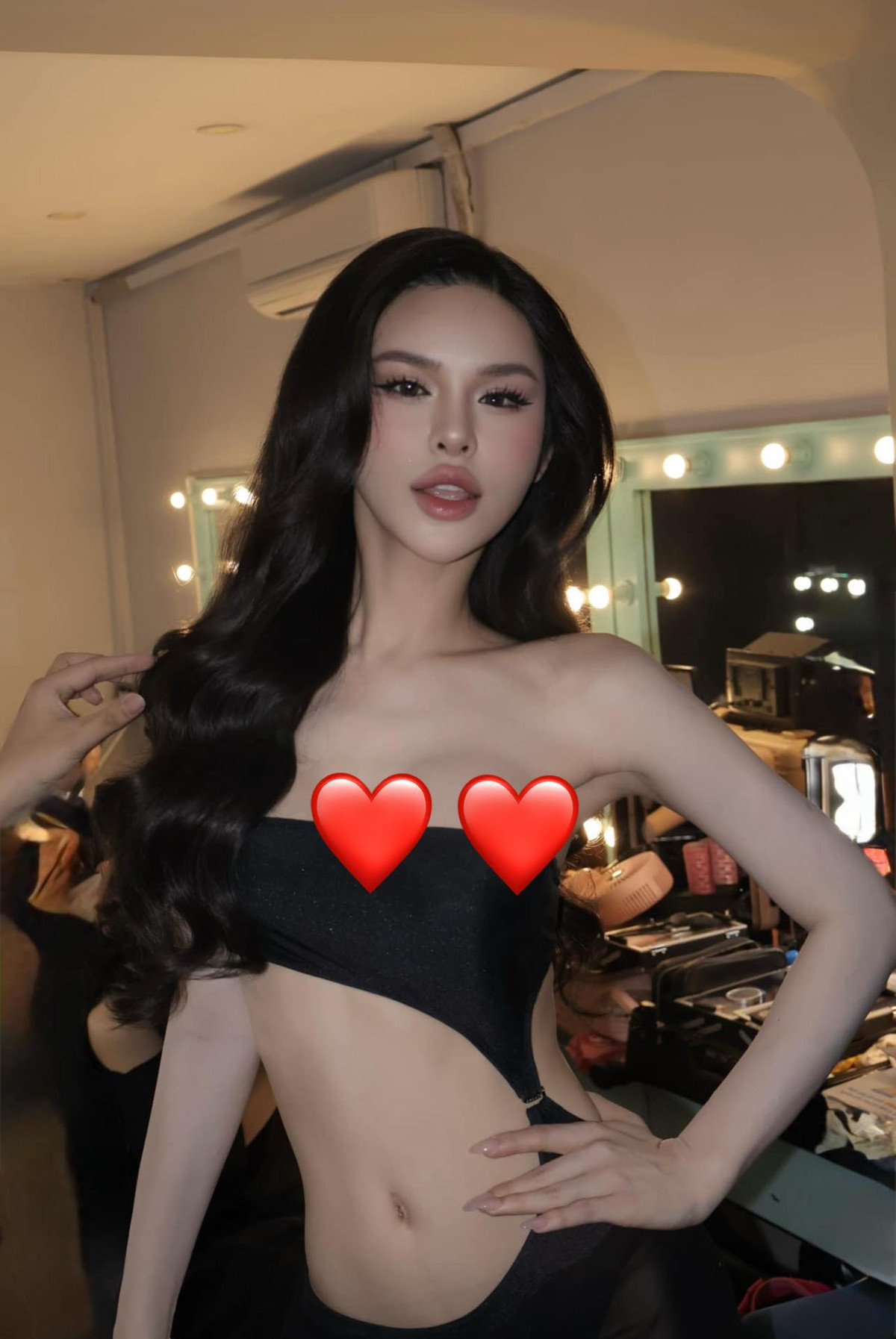 Từng là một hiện tượng mạng gây xôn xao với những màn cosplay Lisa (BLACKPINK), biểu cảm "mèo méo meo" cùng phong cách thời trang có phần độc lạ, Trần Mẫn Nhi (tên cũ Trần Đức Bo) luôn là cái tên thu hút sự chú ý trên mạng xã hội.