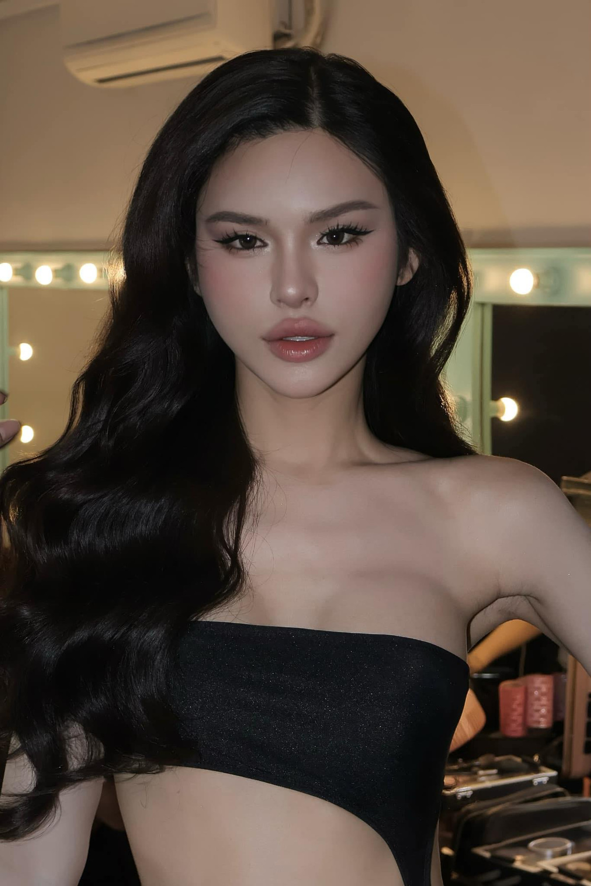 Tuy nhiên, mới đây, những hình ảnh mới nhất của Trần Mẫn Nhi khiến nhiều người ngỡ ngàng vì sự thay đổi quá lớn về ngoại hình.