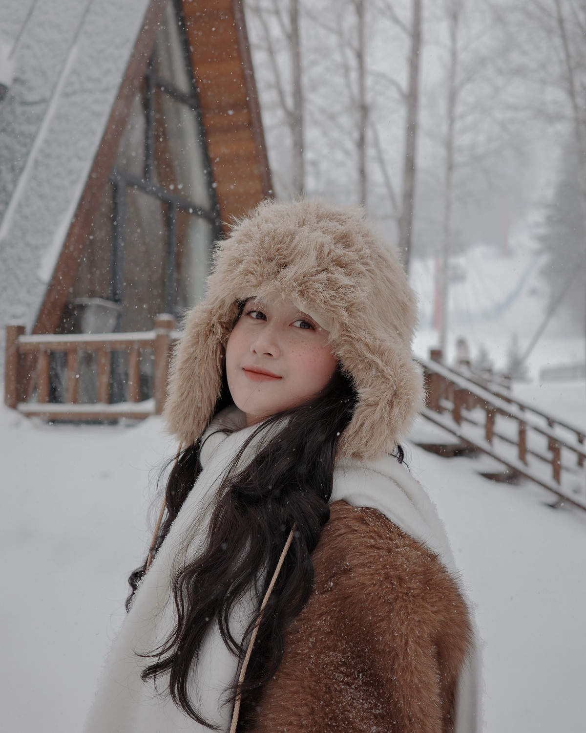 Đến cuối năm 2024, trong khi MC Mai Ngọc thông báo đã kết hôn và mang thai con đầu lòng, nhiều người thắc mắc về chuyện tình giữa chồng cũ Mai Ngọc và nàng hot girl hiện tại ra sao.