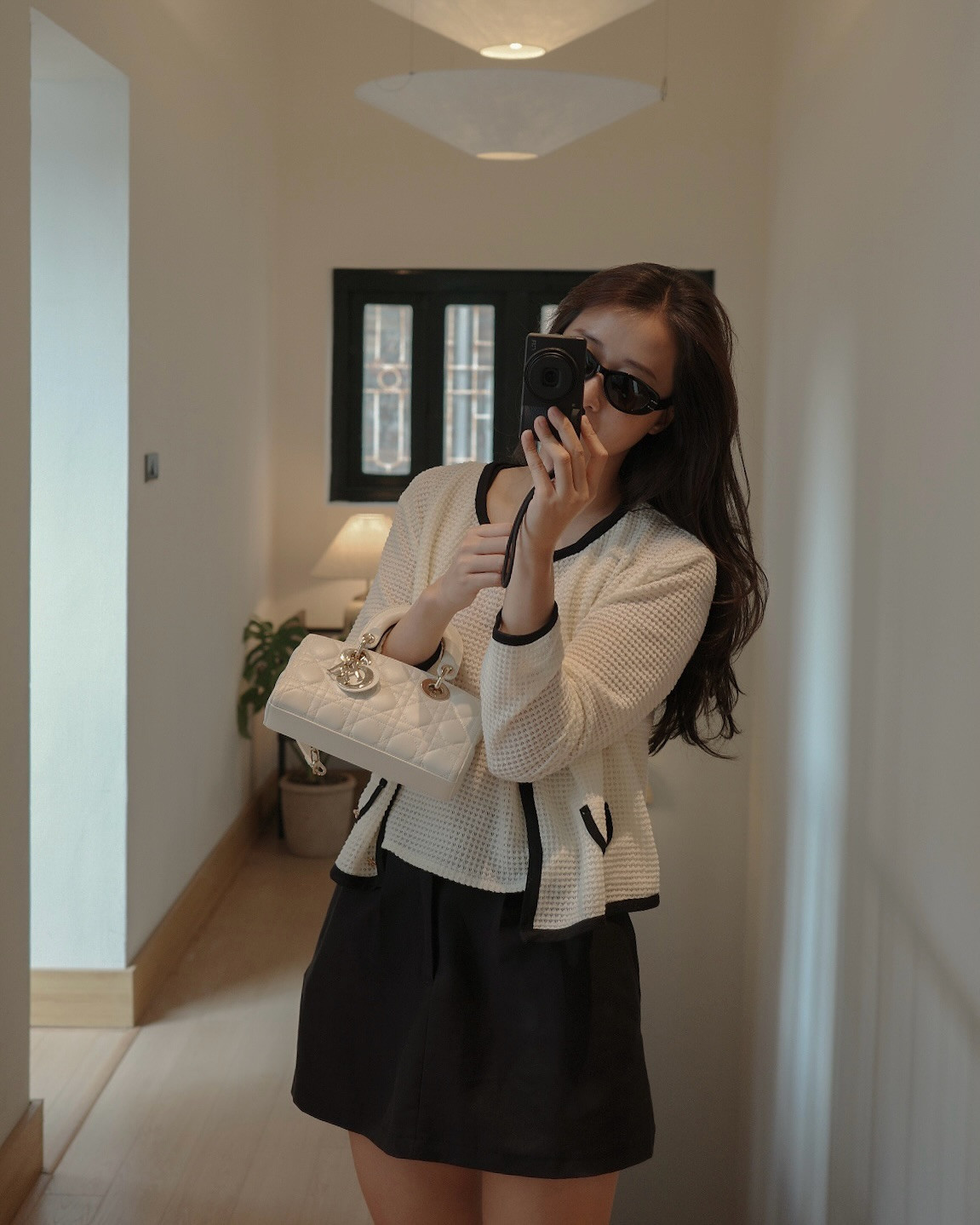 Nga Anh có tên thật là Phạm Thuý Nga, sinh năm 1995, đang sống ở Hà Nội. Cô tốt nghiệp ngành Quan hệ chính trị và truyền thông quốc tế tại Học viện Báo chí và Tuyên truyền.