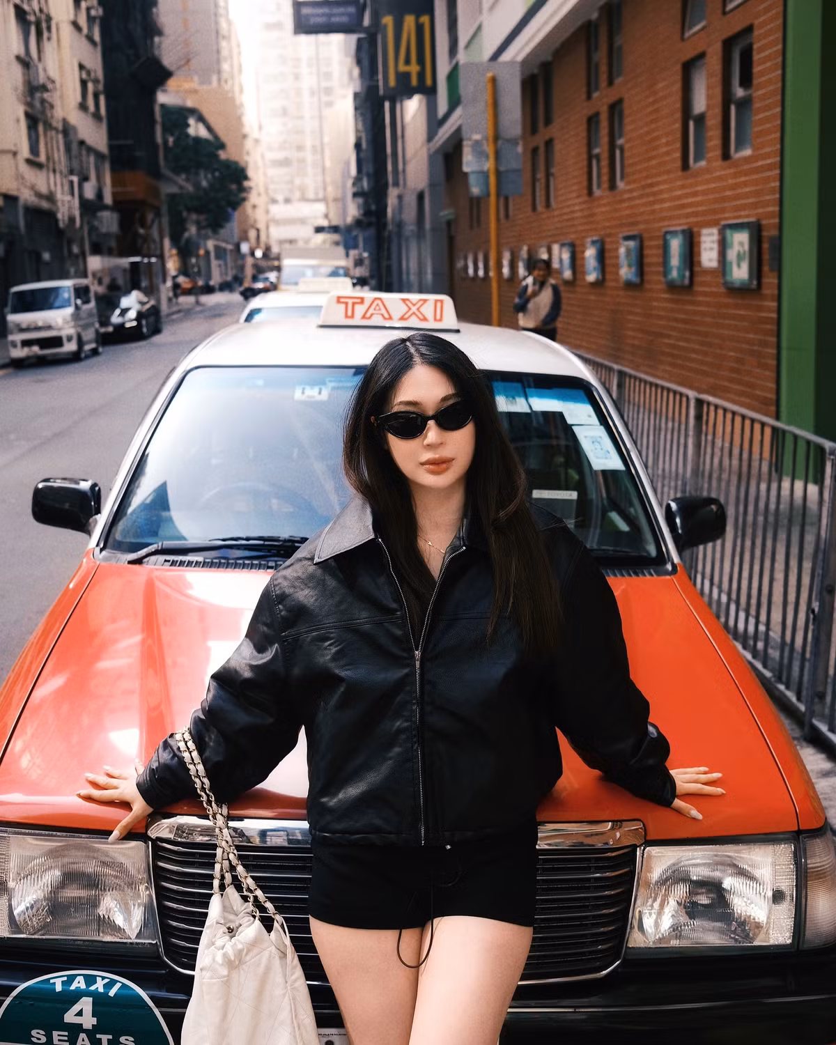 Gần đây, cựu hot girl Hà thành có sự "lột xác" trong phong cách thời trang, ngày càng trở nên quyến rũ, gợi cảm. Sun HT tập trung phát triển sự nghiệp kinh doanh và gặt hái được thành công nhất định.