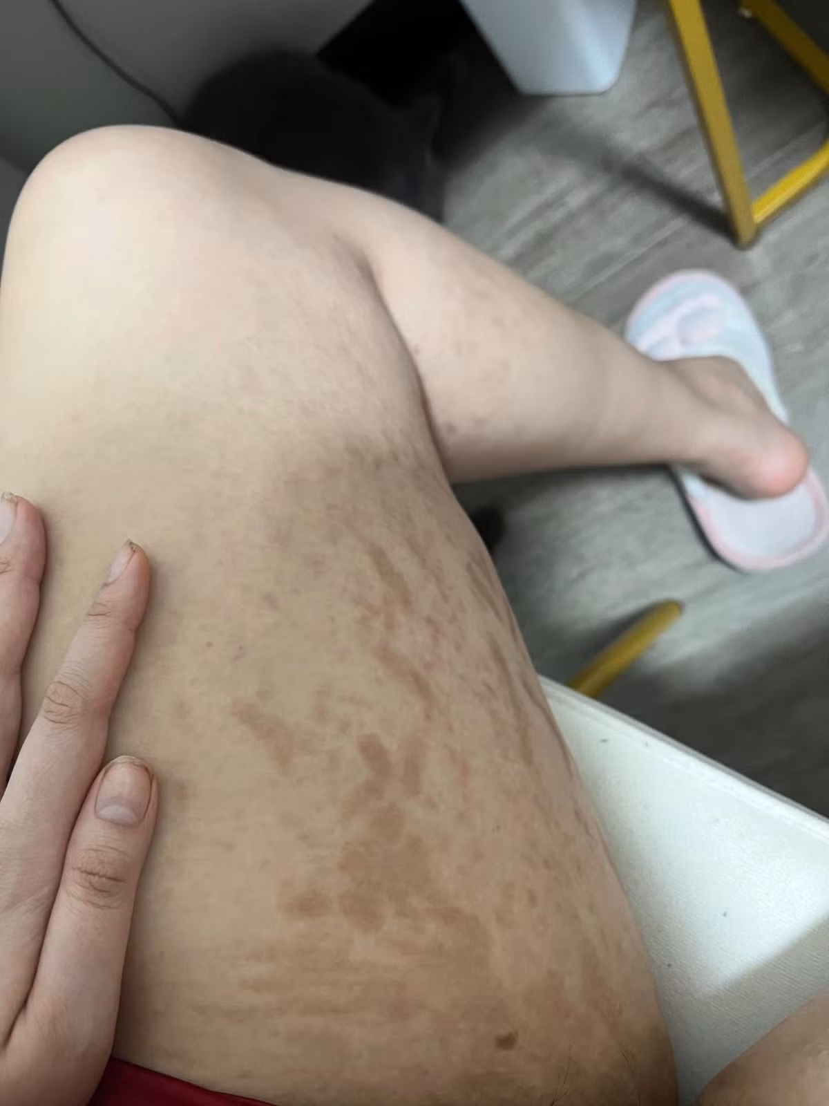 Cô nàng cũng đăng tải hình ảnh những đoạn tin nhắn mình bị miệt thị ngoại hình.