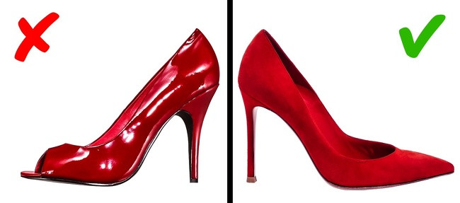 9. Giày và túi xách da bóng: Những phụ kiện đã lỗi thời này khiến bạn trông già hơn rất nhiều.