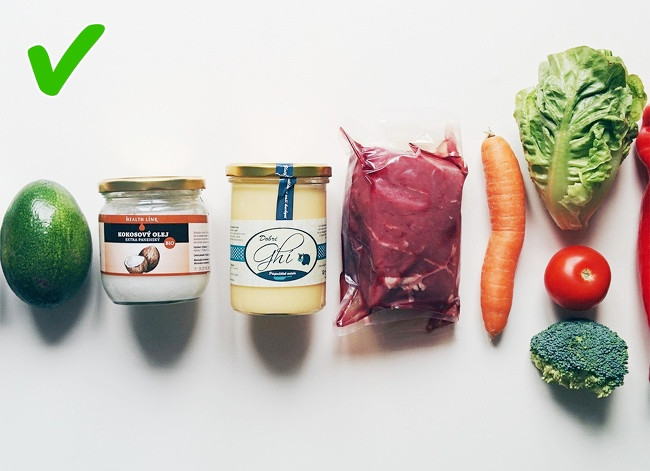 7. Ăn nhiều đồ vặt hoặc ăn kiêng nhiều: Điều này cũng gây ảnh hưởng đến tóc của. Bạn bởi tóc được cấu tạo từ protein, ăn kiêng sẽ không cung cấp đủ chất dinh dưỡng cho tóc.