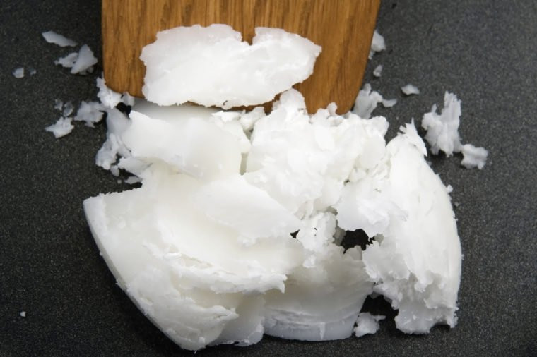 Dầu dừa có thể sử dụng để xào rau, làm các thực phẩm nướng, món tráng miệng. Tuy nhiên bạn nên sử dụng một liều lượng vừa đủ theo các chuyên gia dinh dưỡng khuyên dùng.