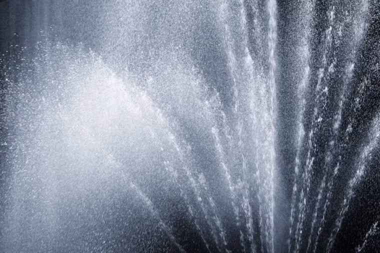  3. Tắm bằng vòi nước làm ảnh hưởng đến độ pH bình thường và làm mất đi những vi khuẩn có lợi và dẫn đến các loại nhiễm trùng. 