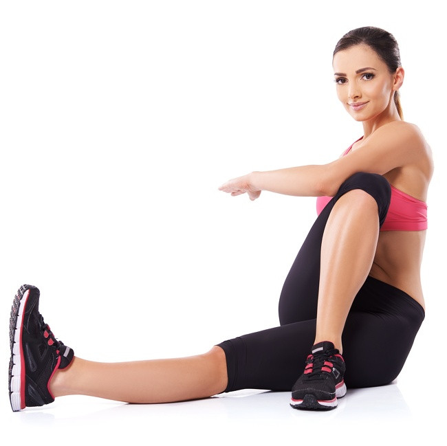 Bụng: Với bài tập thể dục này, bạn có thể ngồi trên sàn nhà hoặc trên giường, chân phải để thẳng, chân trái vắt qua chân phải thực hiện từ 5-6 nhịp, hít thở sâu và lặp lại với chân bên kia.