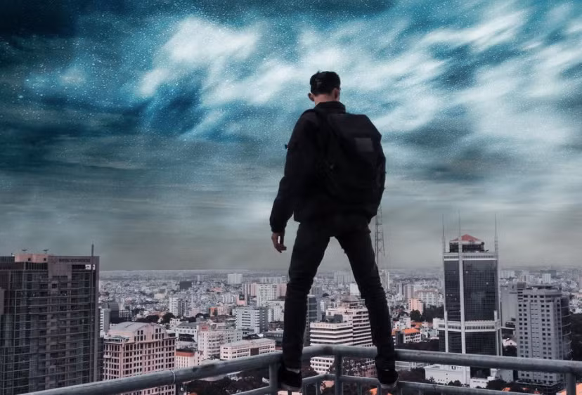 Trong khi đó nickname Minh Tuấn chia sẻ: "Sao mọi người cứ thích chỉ trích các bạn ấy. Họ đã can đảm vượt qua được giới hạn tính mạng của mình và giới hạn của sự mạo hiểm".