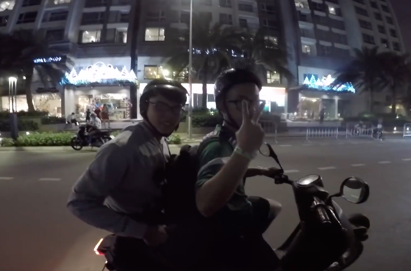 Gioi tre Viet bi nem da khi “check in” tren toa nha choc troi