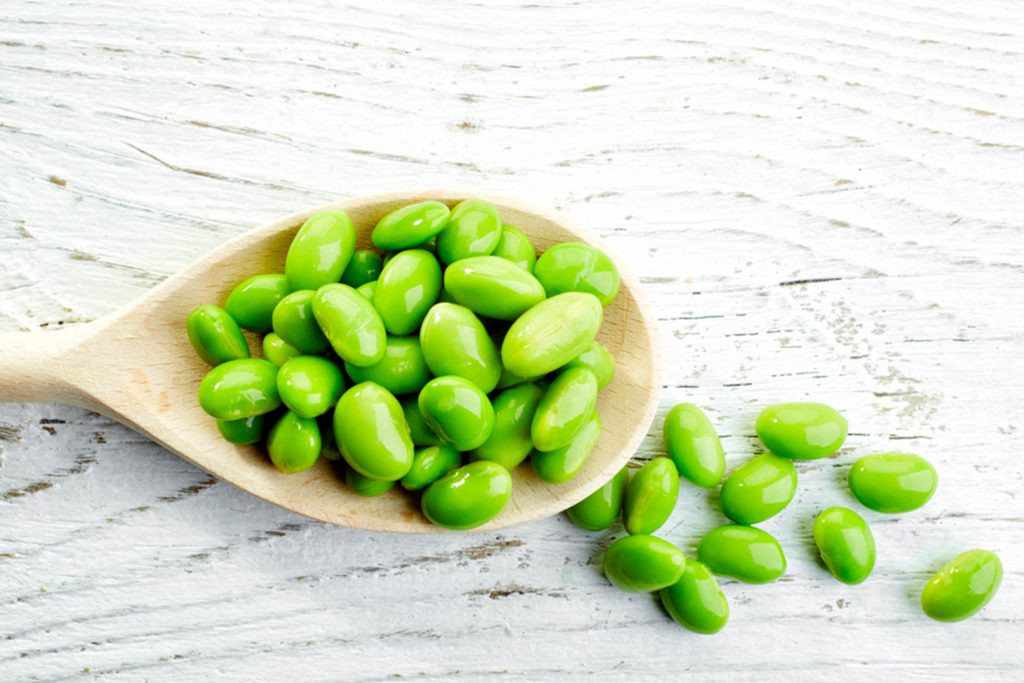 Hạt đậu: Bạn có thể thêm vào các món salad hay có thể xào ăn để bổ sung protein và chất xơ cho cơ thể.