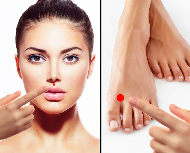 10. Xoa vào những huyệt quan trọng: Chúng ta có thể ấn vào những huyệt trên cơ thể để làm giàm cơn đau do chuột rút chân. Một trong những huyệt quan trong là điểm là giữa ngón chân cái và ngón liền kề. Huyệt thứ 2 nằm giữa mũi và môi trên.
