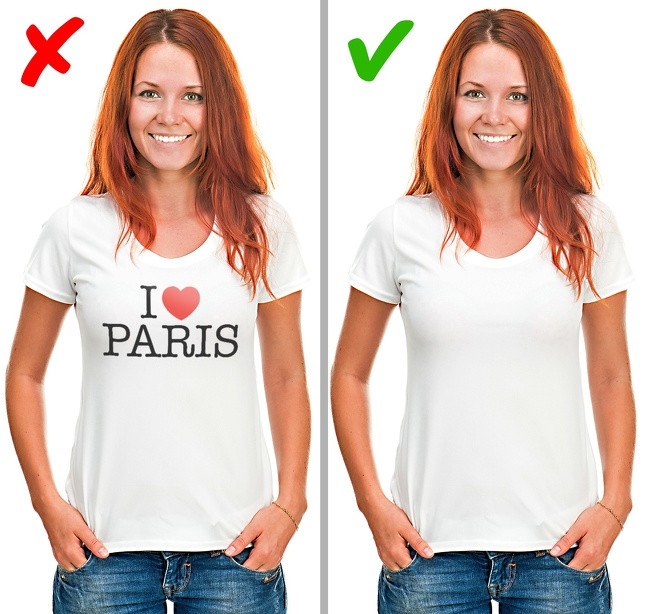 Áo thun lưu niệm: Bạn rất thích lưu lại những kỉ niệm khi đi du lịch, nhưng cũng chỉ nên mặc những bộ đồ này khi ở nhà hay ra tiệm tạp hóa.